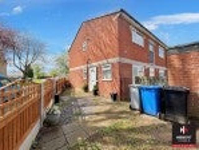 Flat for rent in Sale Moor, Trafford Park