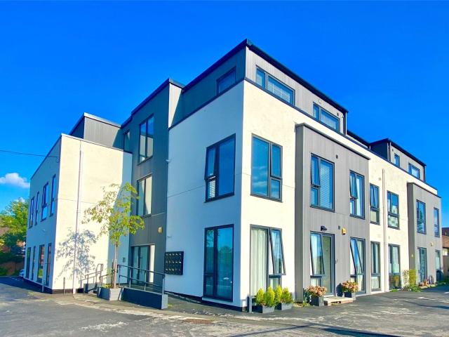 Flat for rent in Fairlands, Guildford