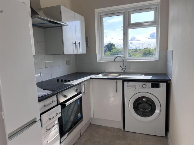 Flat for rent in Mill Hill Village, Greater London