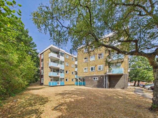 Flat for rent in Thornhill Park, City Of Southampton