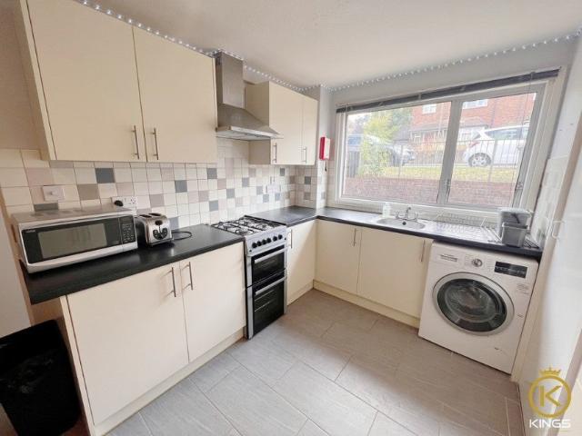 Flat for rent in Westborough, Surrey
