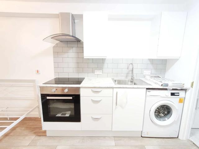 Flat for rent in London Borough of Merton, Greater London