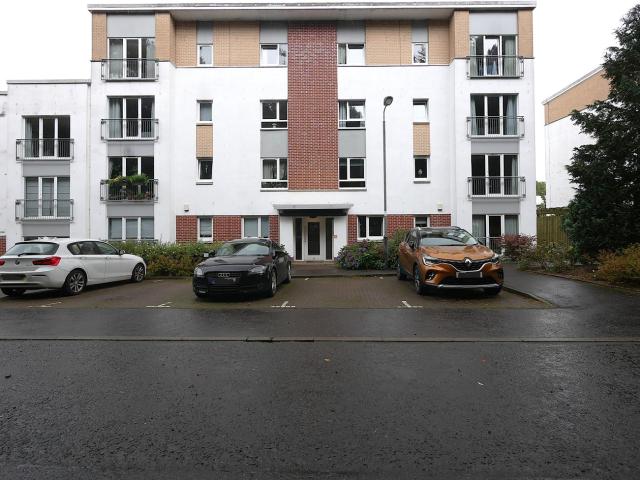 Flat for rent in Bearsden, Scotland