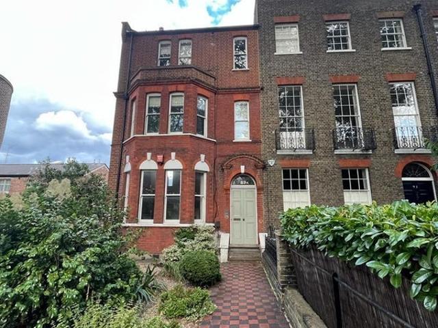 Flat for rent in Camberwell, Greater London