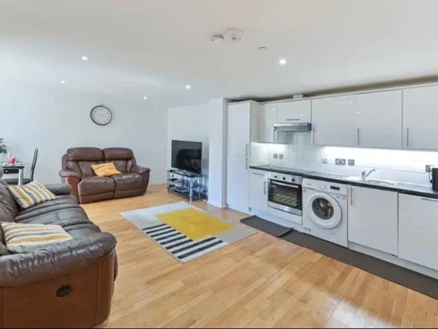Flat for rent in Camberwell, Greater London