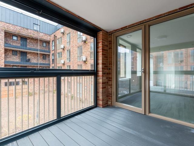 Flat for rent in London Borough of Hounslow, Greater London