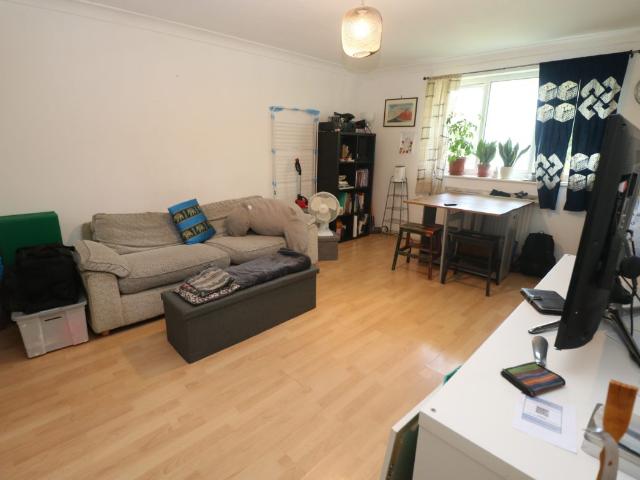 Flat for rent in Colney Hatch, Greater London