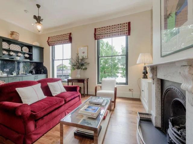 Flat for rent in North Kensington, Greater London