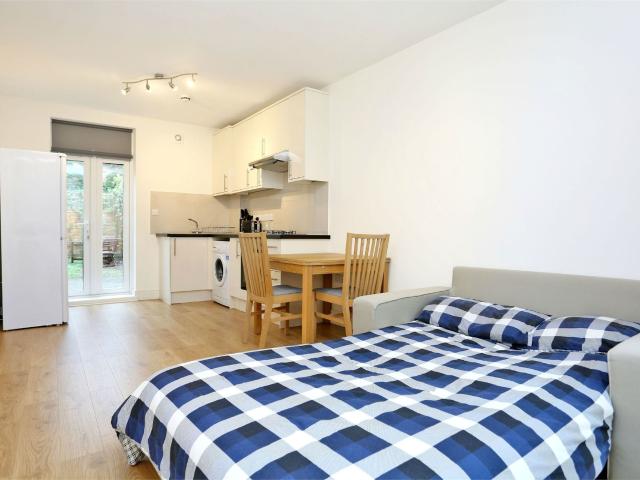 Flat for rent in London Borough of Hammersmith and Fulham, Greater London