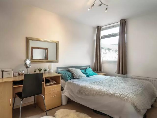 Flat for rent in London Borough of Tower Hamlets, Greater London