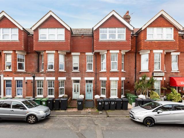 Flat for rent in Roselands, Eastbourne
