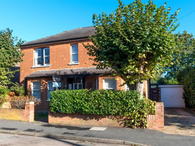 Flat for rent in Blackhills, Surrey