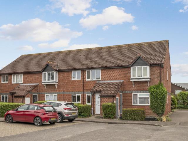 Apartment for rent in Blackhills, Surrey