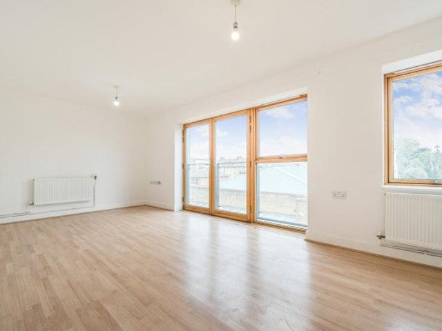 Flat for rent in Leyton, Greater London