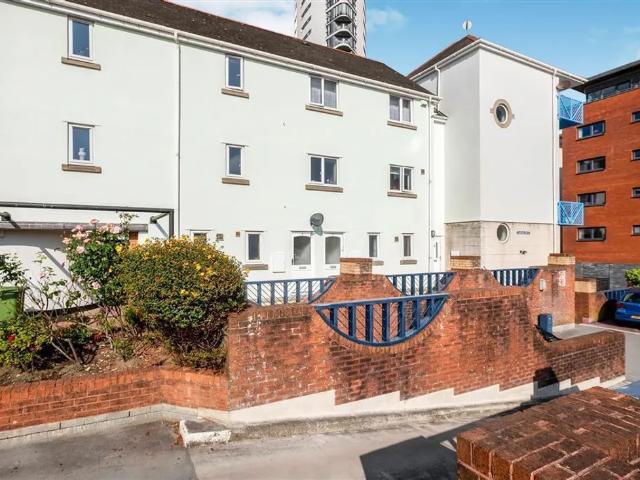Flat for rent in Nangreaves, Wales