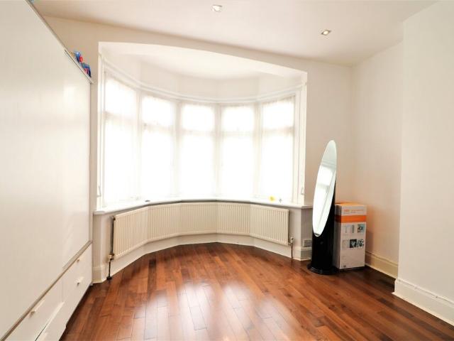 Flat for rent in Barkingside, Greater London