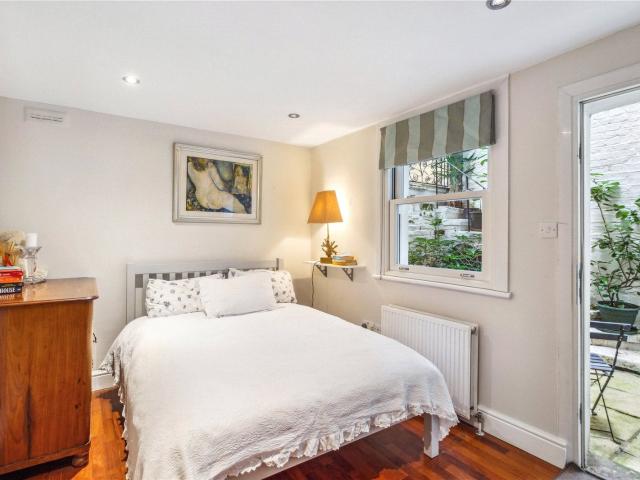 Flat for rent in Kensington, Greater London