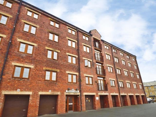 Flat for rent in Riddlesden, West Yorkshire