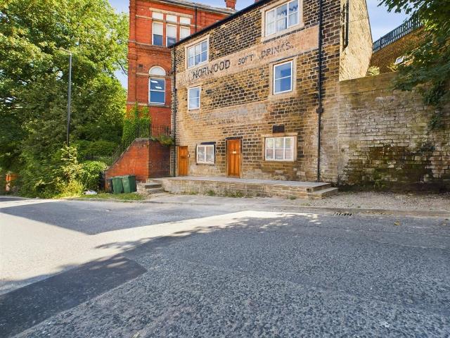 Flat for rent in Armley, West Yorkshire