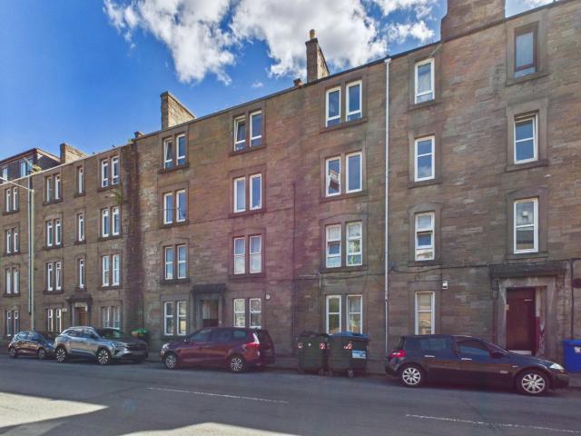 Flat for rent in Coldside, Scotland