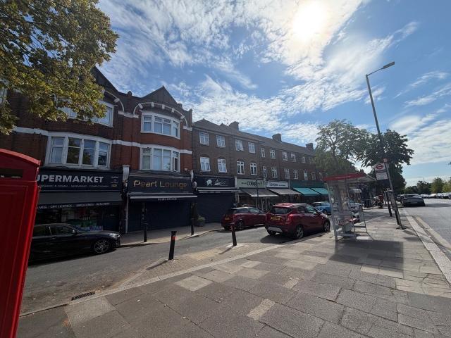 Flat for rent in Southgate, Greater London