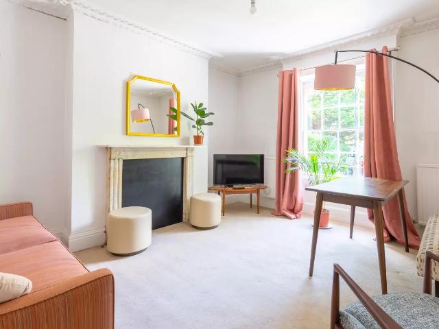 Flat for rent in Highbury, Greater London