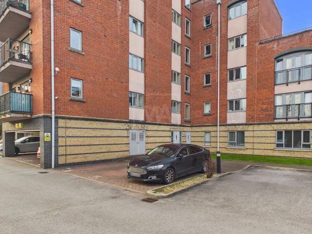 Flat for rent in Warrington