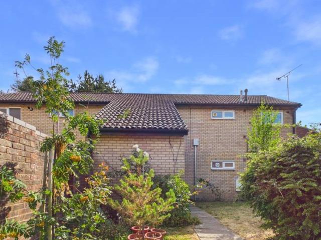 Flat for rent in Bewbush, Crawley