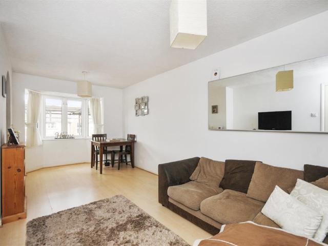 Flat for rent in Hackbridge, Greater London