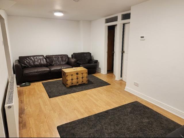 Flat for rent in Nantgarw, Wales