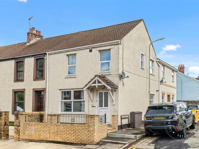 Flat for rent in Taffs Well, Wales
