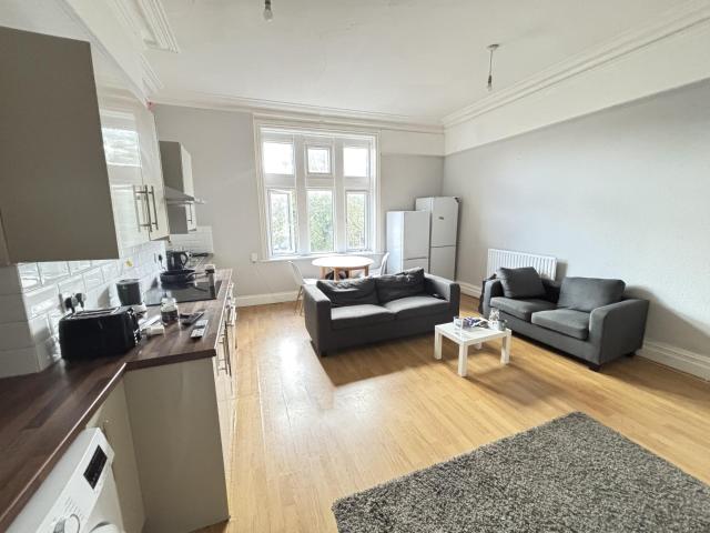 Flat for rent in Headingley Hill, Leeds
