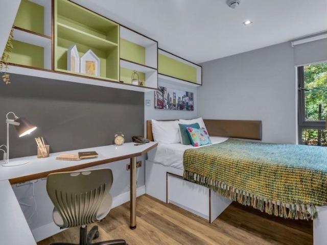 Flat for rent in Hyde Park, West Yorkshire