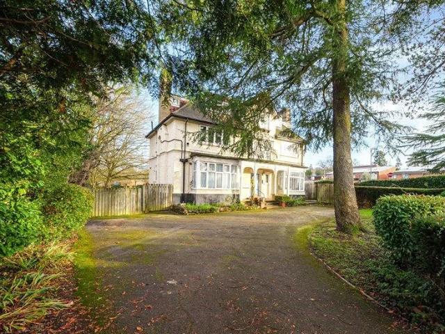 Flat for rent in Northwood, Greater London