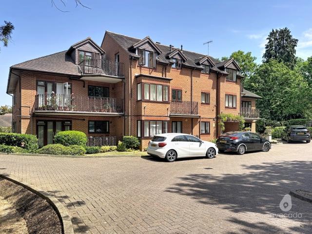 Flat for rent in Northwood, Greater London