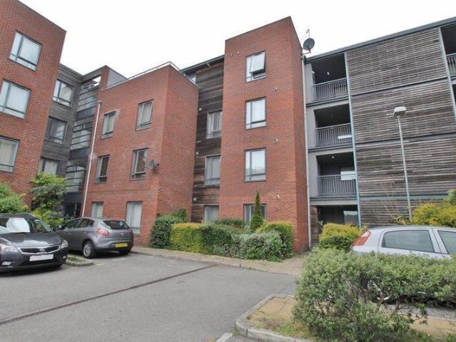 Flat for rent in Garston, Calderstones