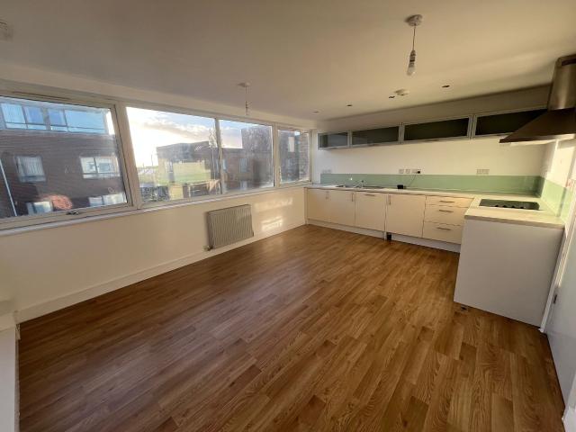 Flat for rent in Garston, Calderstones