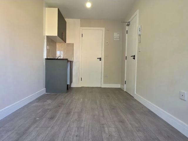 Flat for rent in London Borough of Harrow, Greater London