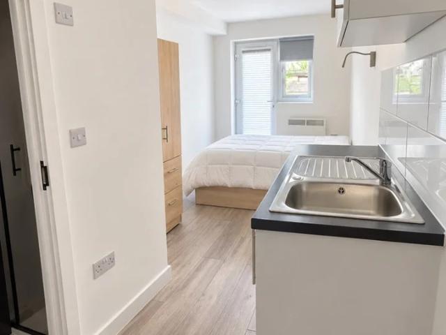 Flat for rent in Harrow Weald, Greater London