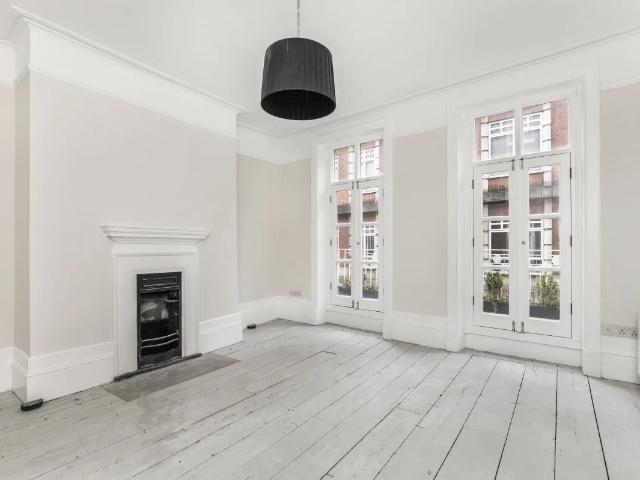 Flat for rent in Soho, Greater London
