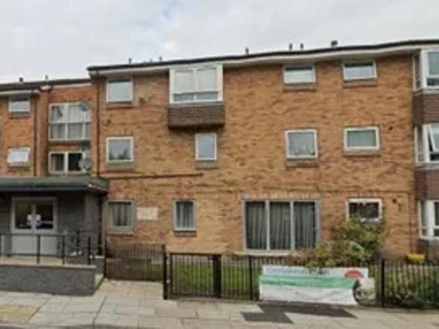 Flat for rent in Calderstones