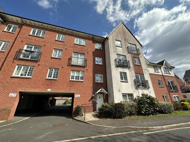 Flat for rent in Carrington, Trafford Park