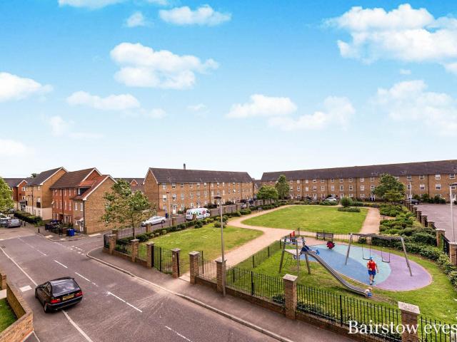 Flat for rent in Purfleet, Essex