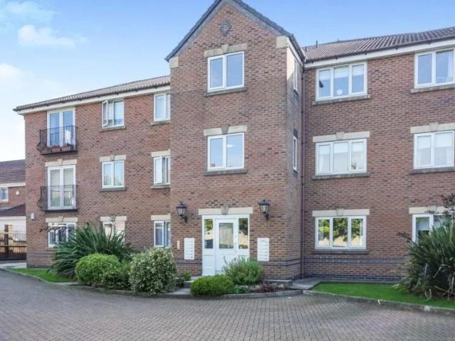 Flat for rent in Hollins, Bury