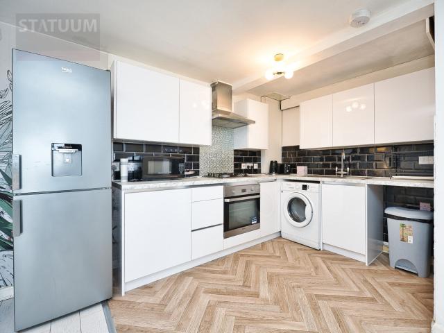 Flat for rent in Thames View, Greater London