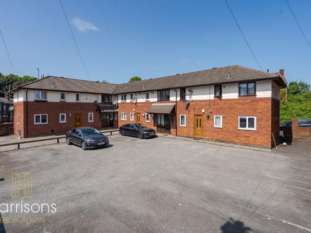 Flat for rent in The Haulgh, Lee Bank