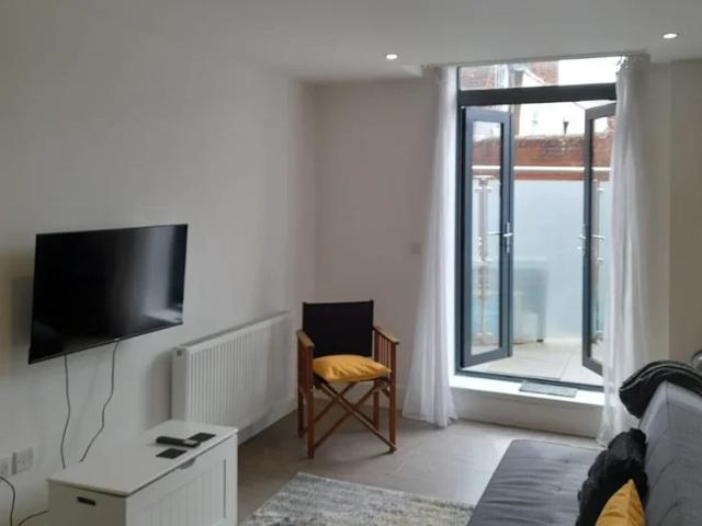 Flat for rent in St. Mildred's, The Bridge