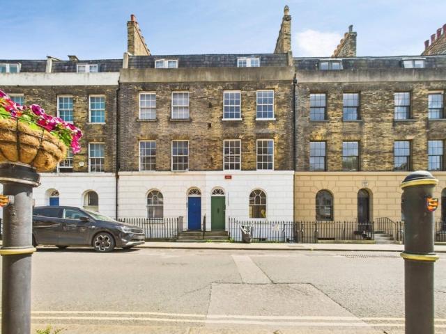 Flat for rent in Clarendon, Dover