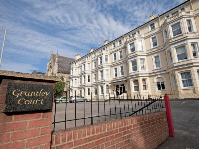 Flat for rent in Broadwater Down, Sandown Park