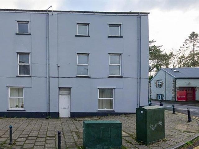 Flat for rent in Narberth, Wales